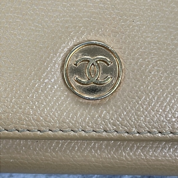 Chanel Interlocking CC Medallion Leather Keyholder Case Trifold Beige - Picture 3 of 17